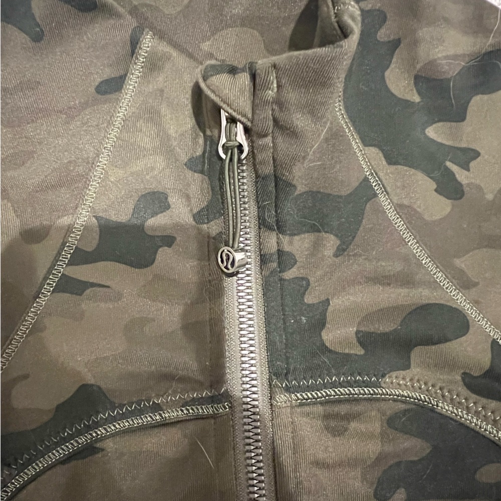 Lululemon define jacket size 8 green camo